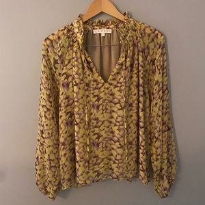 Karlie top. Size medium
No flaws seen